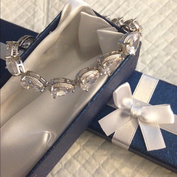 NWT CHECK OUT MY JEWELRY - Picture 3 of 3